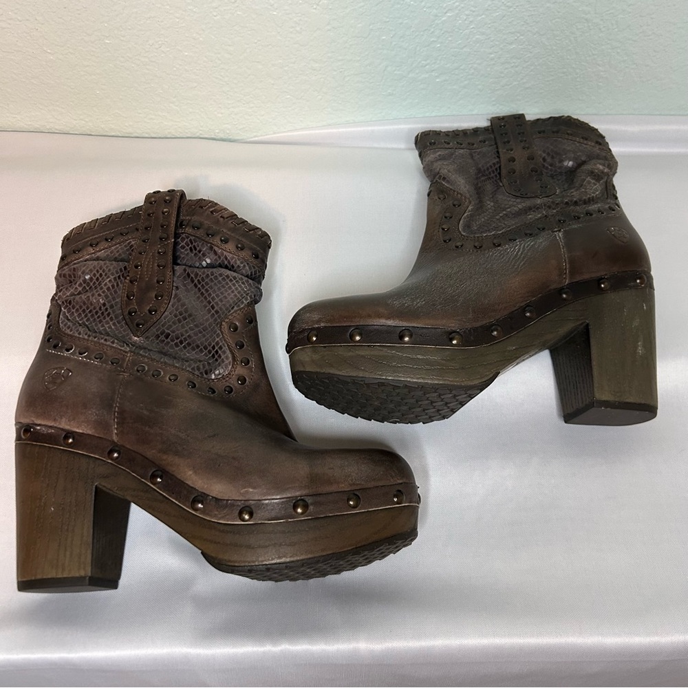 Ariat Memphis Natural Distressed Boots (Mismatched Size)